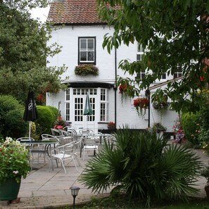 Exterior - The Angel Inn (Worksop)