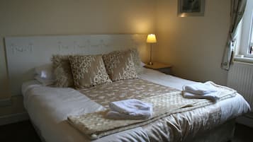 Executive Room | Iron/ironing board (on request), free WiFi, bed sheets