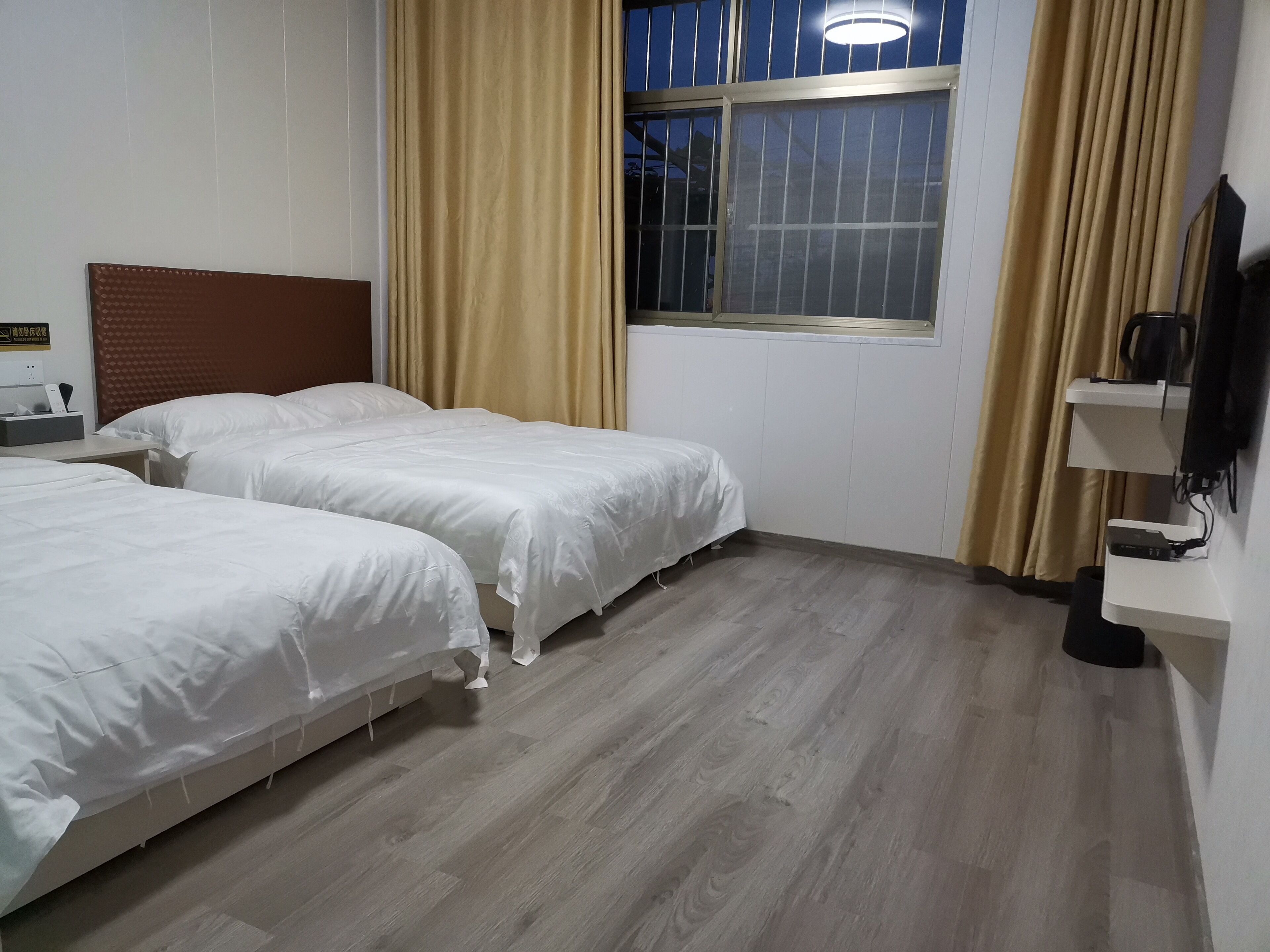 classic twin room, multiple beds, non smoking | individually decorated, individually furnished, desk, blackout curtains