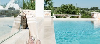 Villa, Trulli e Piscina nel Cuore della Valle d'Itria