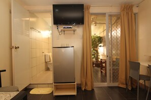 Minibar, in-room safe, individually decorated, individually furnished - Villa Viva Belgica (Davao)