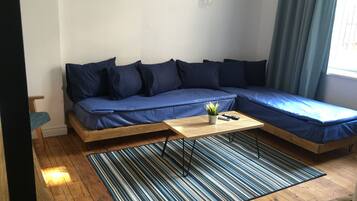 Departamento clásico, varias camas, para no fumadores, Terraza | Minibar, escritorio, insonorización y tabla de planchar con plancha