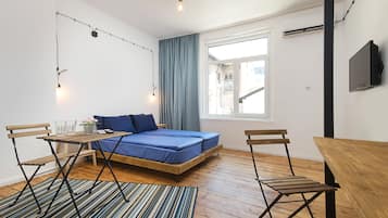 Deluxe-Doppel- oder -Zweibettzimmer, Nichtraucher | Minibar, Schreibtisch, schallisolierte Zimmer, Bügeleisen/Bügelbrett
