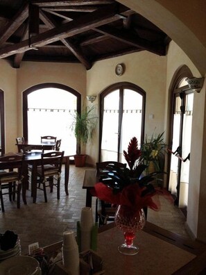 Tägliches inbegriffenes einheimisches Frühstück