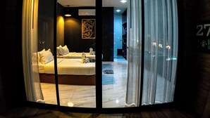 Standard Double Room | セーフティボックス (室内)、遮光カーテン、WiFi (無料)
