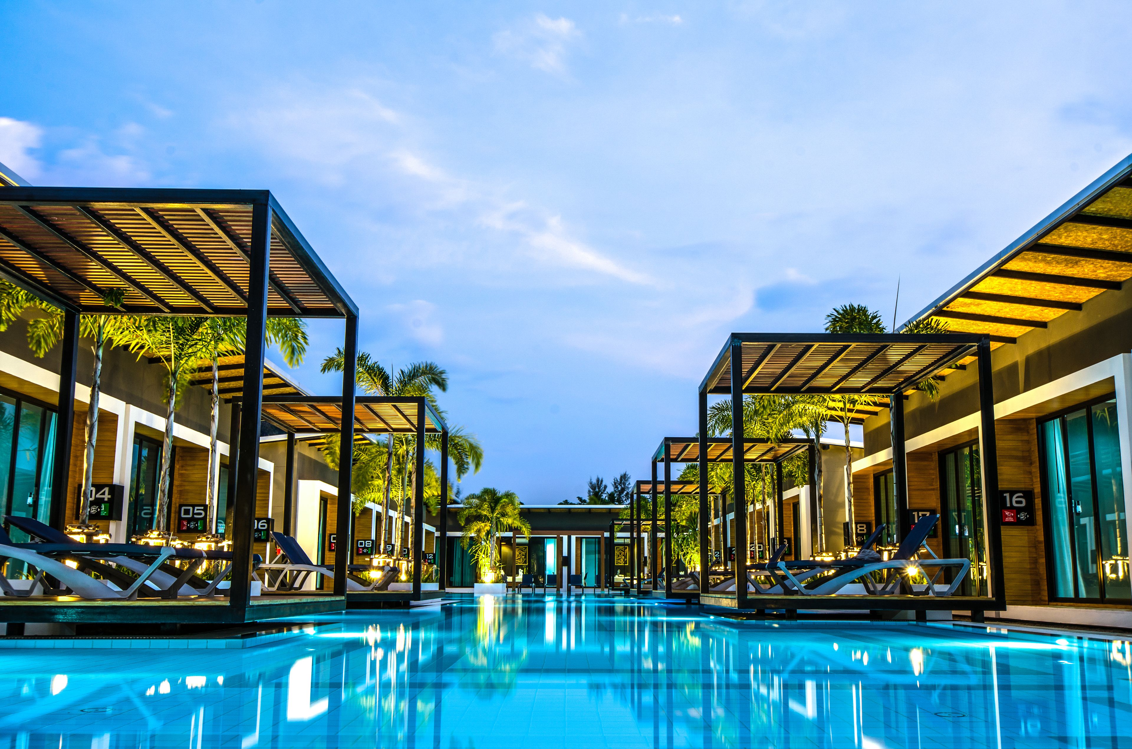 2 piscines extérieures, cabanons gratuits, chaises longues