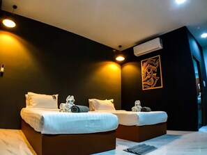 Standard Double Room  | Két bảo mật tại phòng, màn/rèm cản sáng 