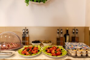 Buffet déjeuner gratuit tous les jours