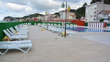 Alberca al aire libre por temporada