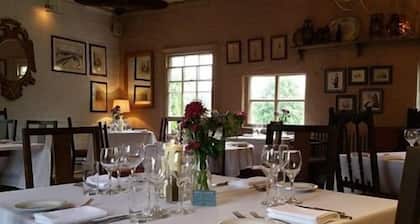 White Hart Cafe Bar & Bistro