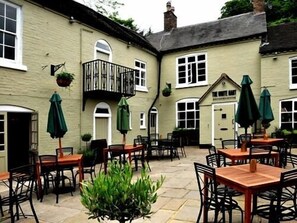 Exterior - White Hart Cafe Bar & Bistro (Telford)
