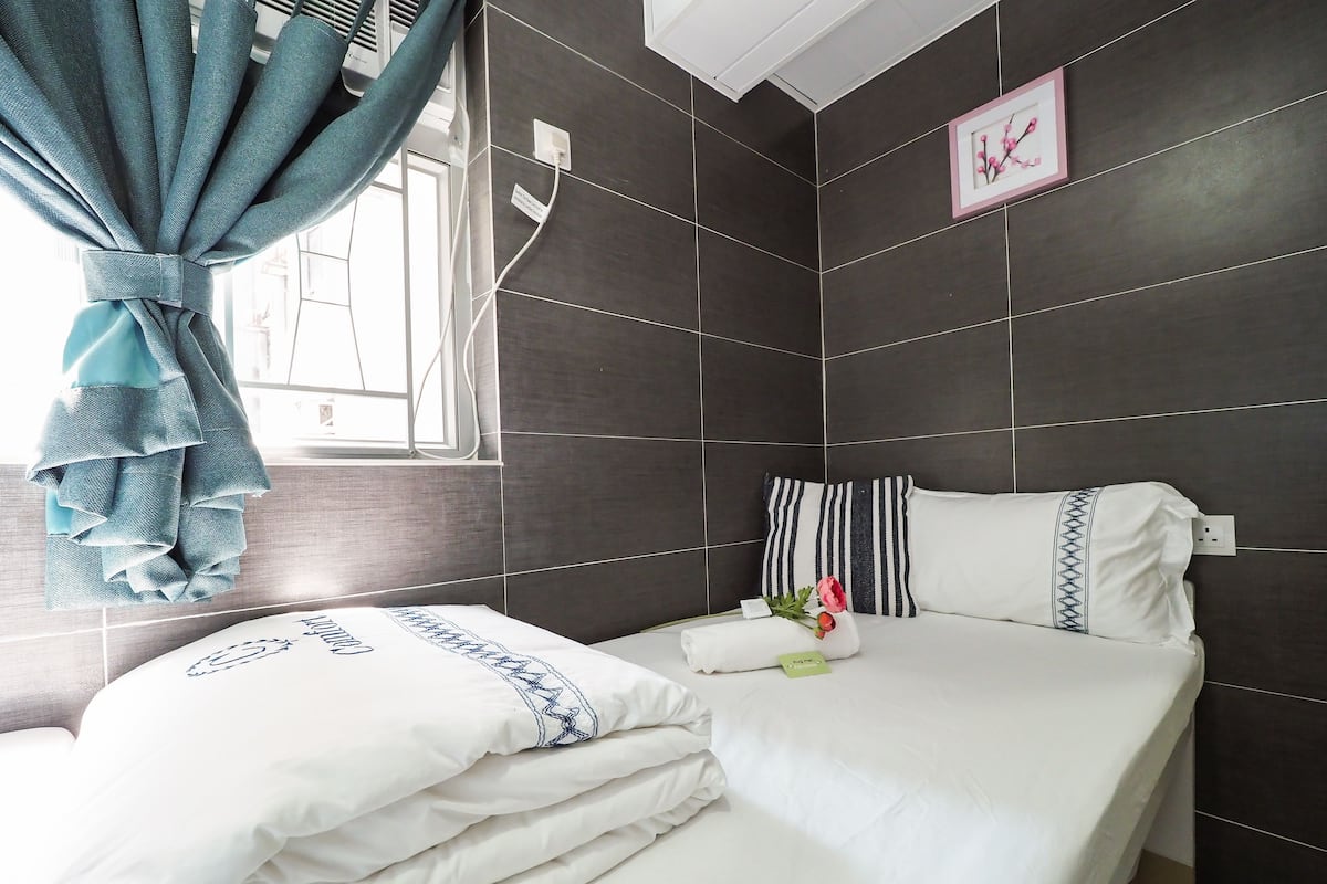 Free WiFi, bed sheets