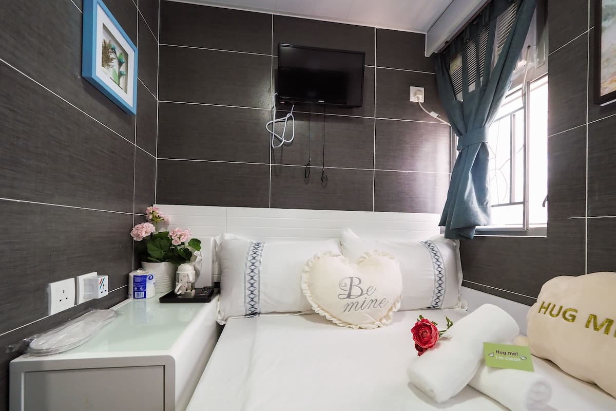 Free WiFi, bed sheets