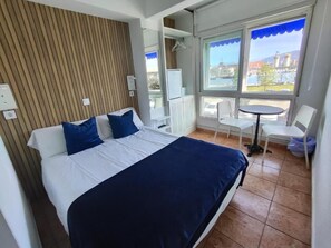 Double or Twin Room - Hostal Lucy (Santander)