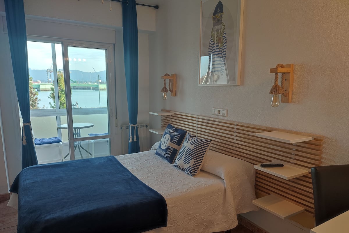 Desk, laptop workspace, free WiFi, bed sheets