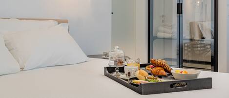 Minibar, individually decorated, desk, soundproofing