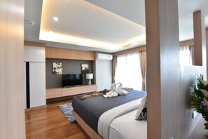 Blackout curtains, rollaway beds, free WiFi, bed sheets - The U-Time Hotel (Hat Yai)