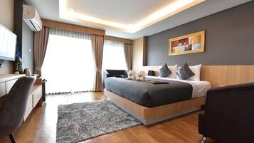 Superior Double Room with Balcony | Laptop workspace, blackout curtains, rollaway beds, free WiFi