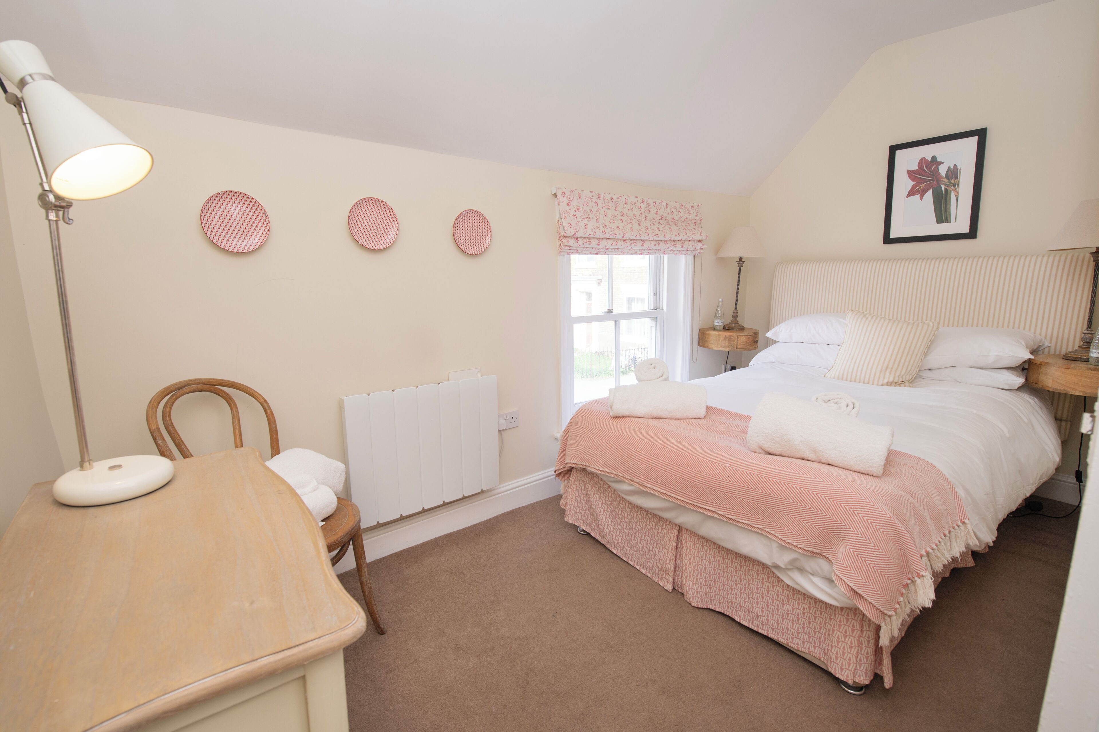 Cottage, 2 Bedrooms, Courtyard View | Hypo-allergenic bedding, individually decorated, individually furnished