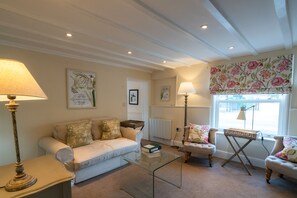 Cottage, 2 Bedrooms, Courtyard View | Living area | Smart TV - Stapleton/Parkgate Cottages (Goole)