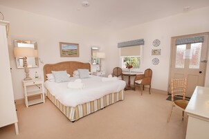 Ropa de cama hipoalergénica y escritorio