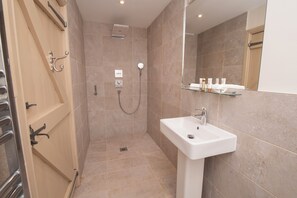 Room, 1 Double Bed, Non Smoking | Bathroom | Combined shower/bathtub, rainfall showerhead, free toiletries, towels - Stapleton/Parkgate Cottages (Goole)