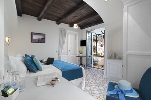 Exclusive Double Room, Non Smoking, Terrace | Egyptian cotton sheets, premium bedding, minibar, in-room safe