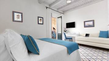 Egyptian cotton sheets, premium bedding, minibar, in-room safe