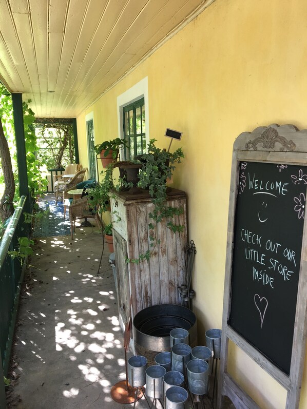 Porch - A Way of Life Tofvehult (Gunnebo)