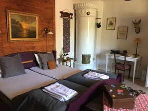 Apartment, 2 Schlafzimmer | Individuell dekoriert, Schreibtisch, Bügeleisen/Bügelbrett, Bettwäsche