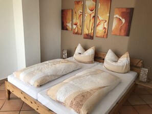 Apartment, 2 Bedrooms, Terrace (FeWo 1) | Desk, blackout drapes, free WiFi, bed sheets - Gästehaus am Bach - Ferienwohnungen (Rust)