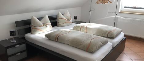 Appartement, 3 chambres (FeWo4) | Bureau, rideaux occultants, Wi-Fi gratuit, draps fournis