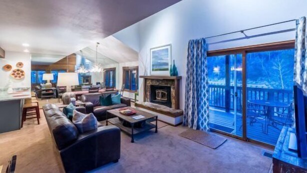 Flat-screen TV, fireplace, stereo - Burgess Creek Townhome 205 (Steamboat Springs)