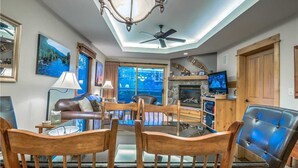 In-room dining - Canyon Creek A 105 (Steamboat Springs)