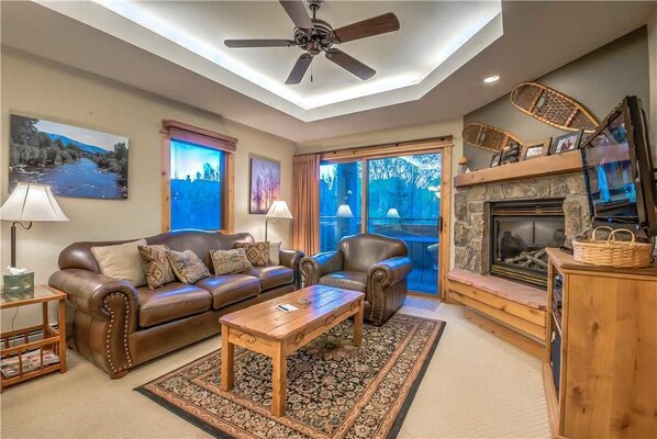 Flat-screen TV, fireplace