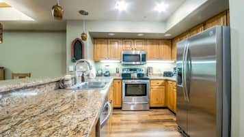 Stovetop, dishwasher, cookware/dishes/utensils, dining tables