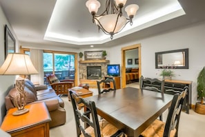 Flat-screen TV, fireplace, Netflix, streaming services - Canyon Creek B 107 (Steamboat Springs)