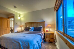 4 quartos, Wi-Fi de cortesia, roupa de cama