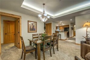 Ruokailu omassa huoneessa