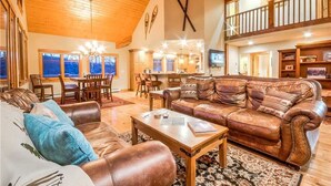 Flat-screen TV, fireplace - Chateau Belle (Steamboat Springs)