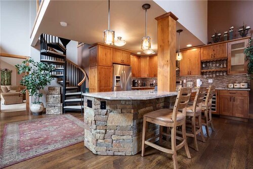 Churchill Lodge North