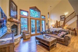 Flat-screen TV, fireplace