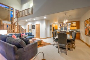 Televisión de pantalla plana, chimenea