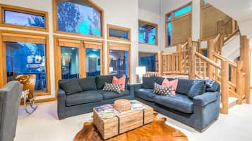 Flat-screen TV, fireplace
