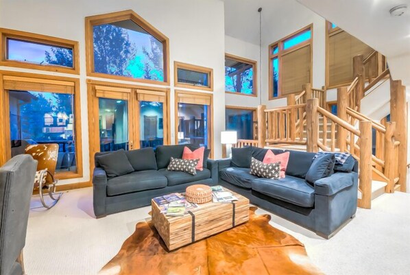 Flat-screen TV, fireplace