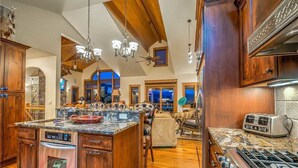 Private kitchen - Dallas Chalet (Steamboat Springs)