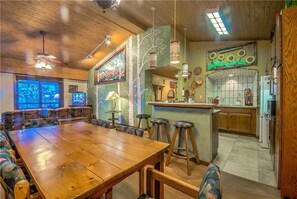 Ruokailu omassa huoneessa