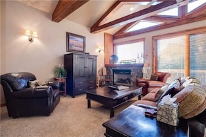 Flat-screen TV, fireplace, table football - Eagles Nest Chalet (Steamboat Springs)