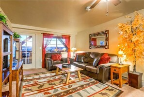 Flat-screen TV, fireplace - First Tracks 3202 (Steamboat Springs)