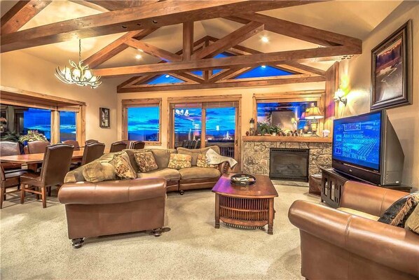 平面電視、壁爐